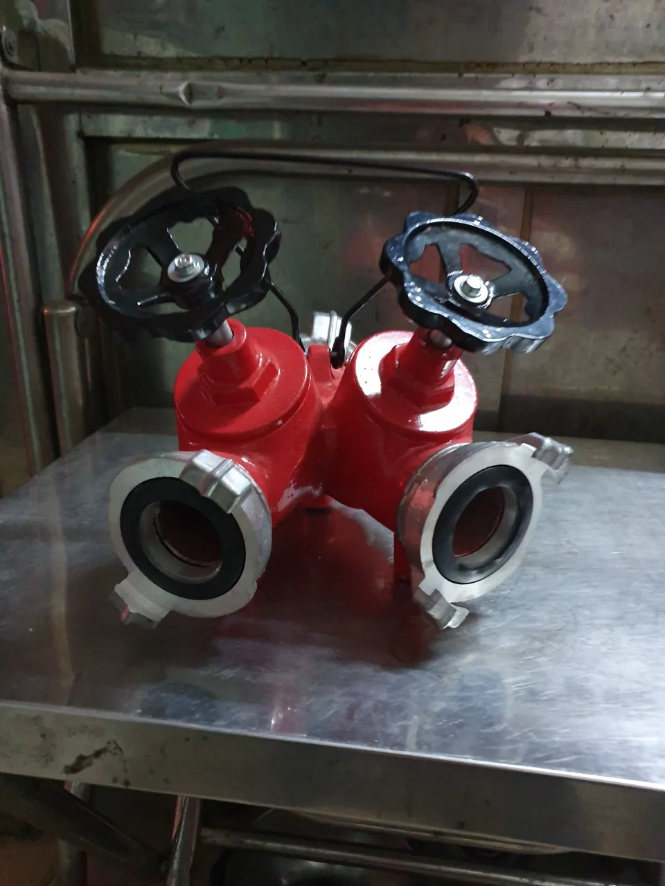 Họng tiếp nước hai chạc