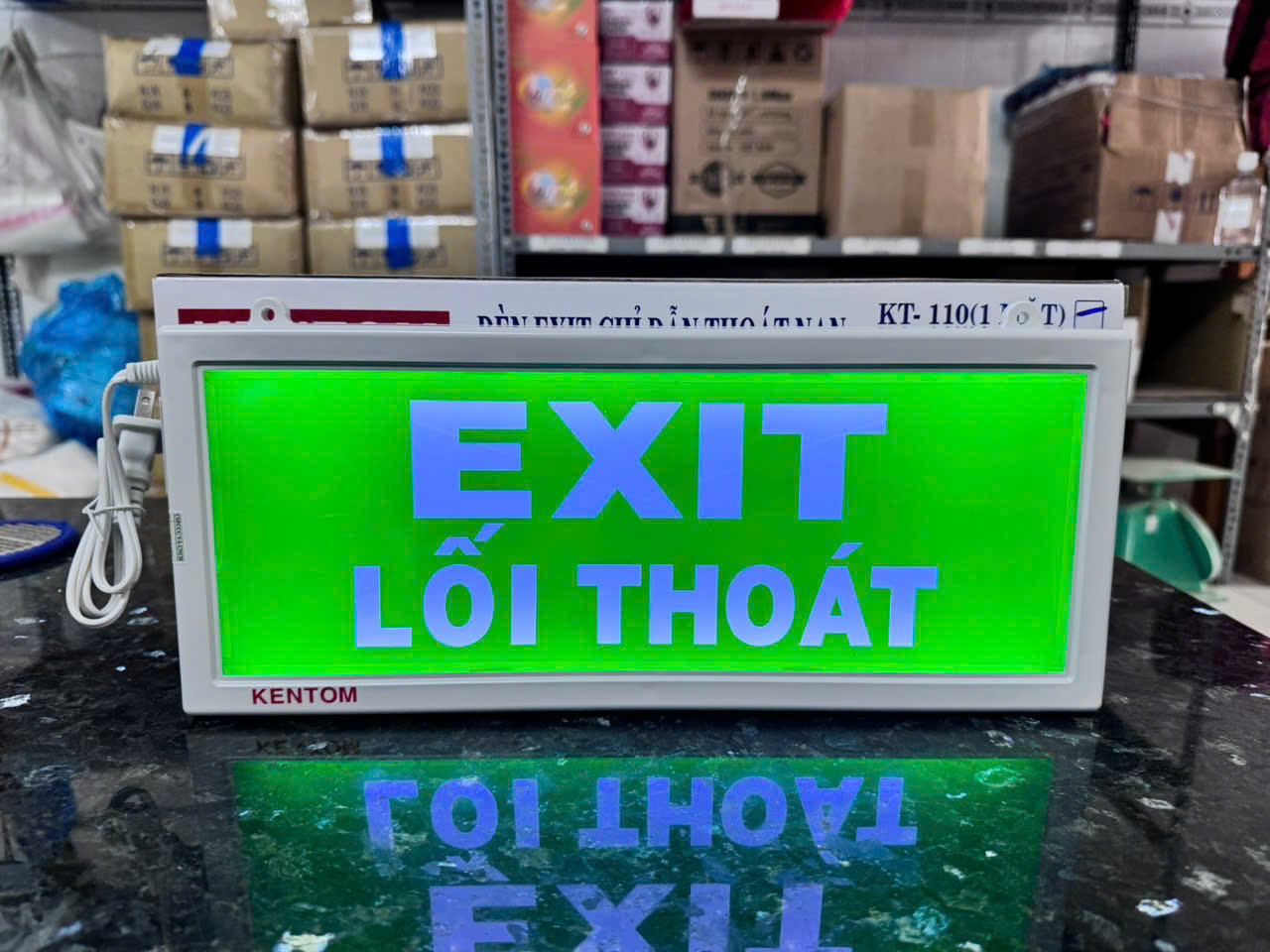 z7658888418204_47a77d1d4350b4421a11cbfe42933412 Đèn exit thoát hiểm Kentom ( KT120 – 2 mặt )